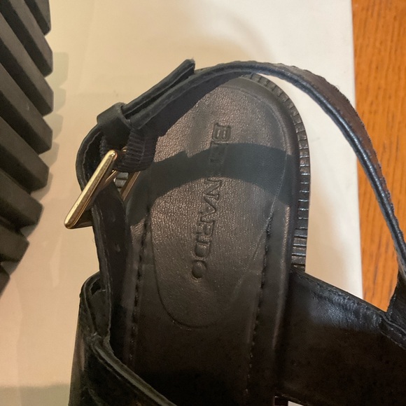 Bernardo Sorrena Goldtone Chain Lug Heel Sandal NWOB - Picture 7 of 13